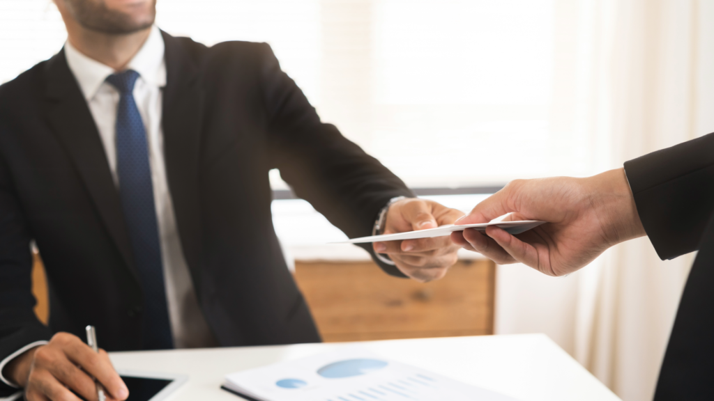 Representación de un acuerdo formal y entrega de documentación para la gestión de cambios y reembolsos en MACHU PICCHU VIVE VIP.